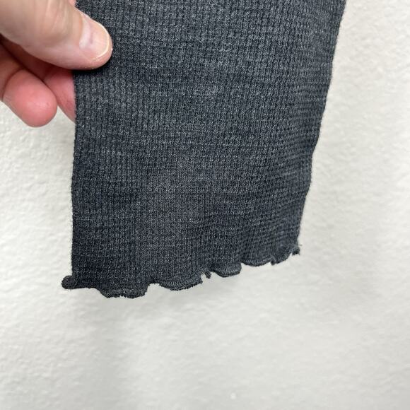 Iowa Hawkeyes Womens Waffle Knit Snap Long Sleeve Henley Medium Gray Ruffle NWOT - Picture 5 of 11